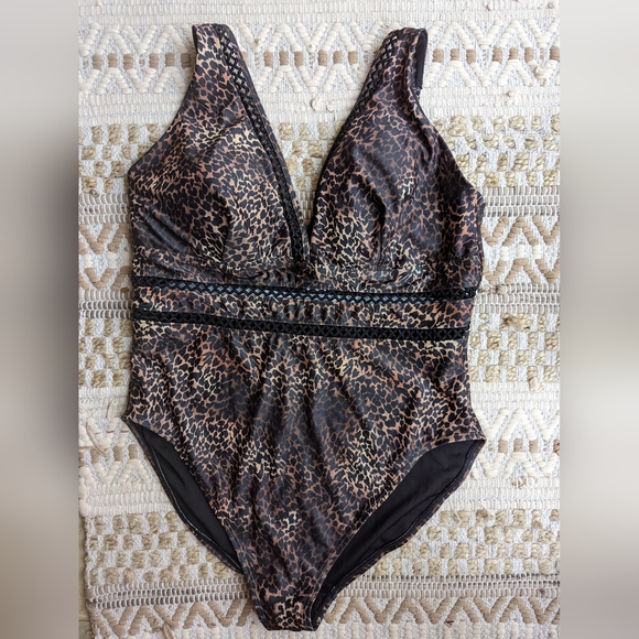 Plus Size Swimsuit Cheetah Print NWOT size 24 - Picture 1 of 7